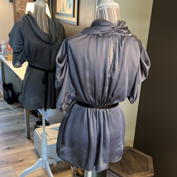 1 hour sale. BCBG Maxazria, gray blouse, size small - Picture 7 of 8